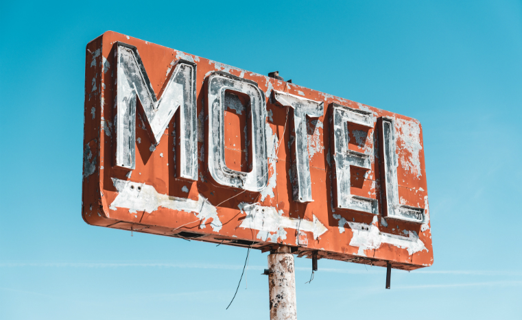 Photographie d'une pancarte Motel
