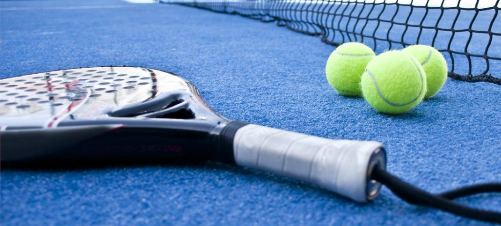 Photographie d'une raquette de Padel