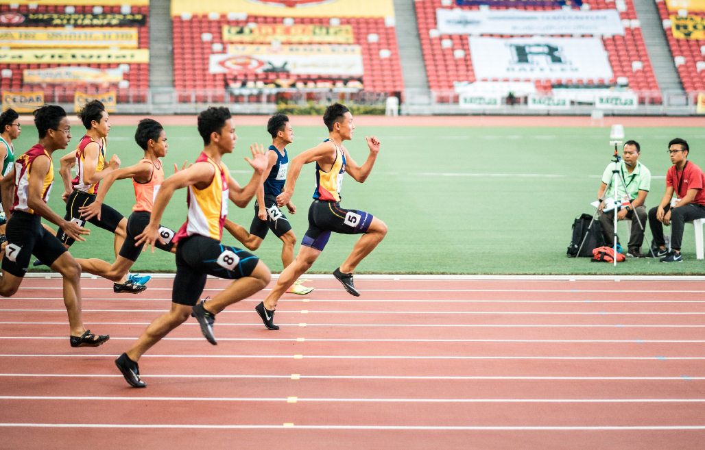 Photographie de sprinteurs sur une piste d'athlétisme