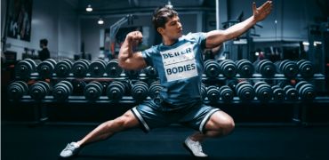 Photographie d'un athlète dans une salle de sport