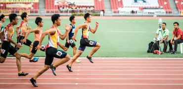 Photographie de sprinteurs sur une piste d'athlétisme