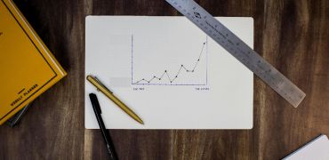 Photographie d'un graphique posé sur un bureau